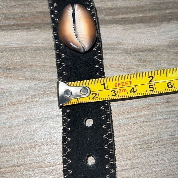 Twine & Twig Chunky Shell Suede Strap Artisan Jewelry Pendant bBracelet - Picture 6 of 6